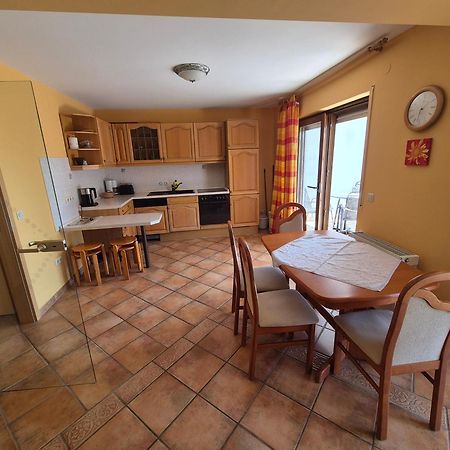 Apartments And Rooms Mamic Dugi Rat Ngoại thất bức ảnh