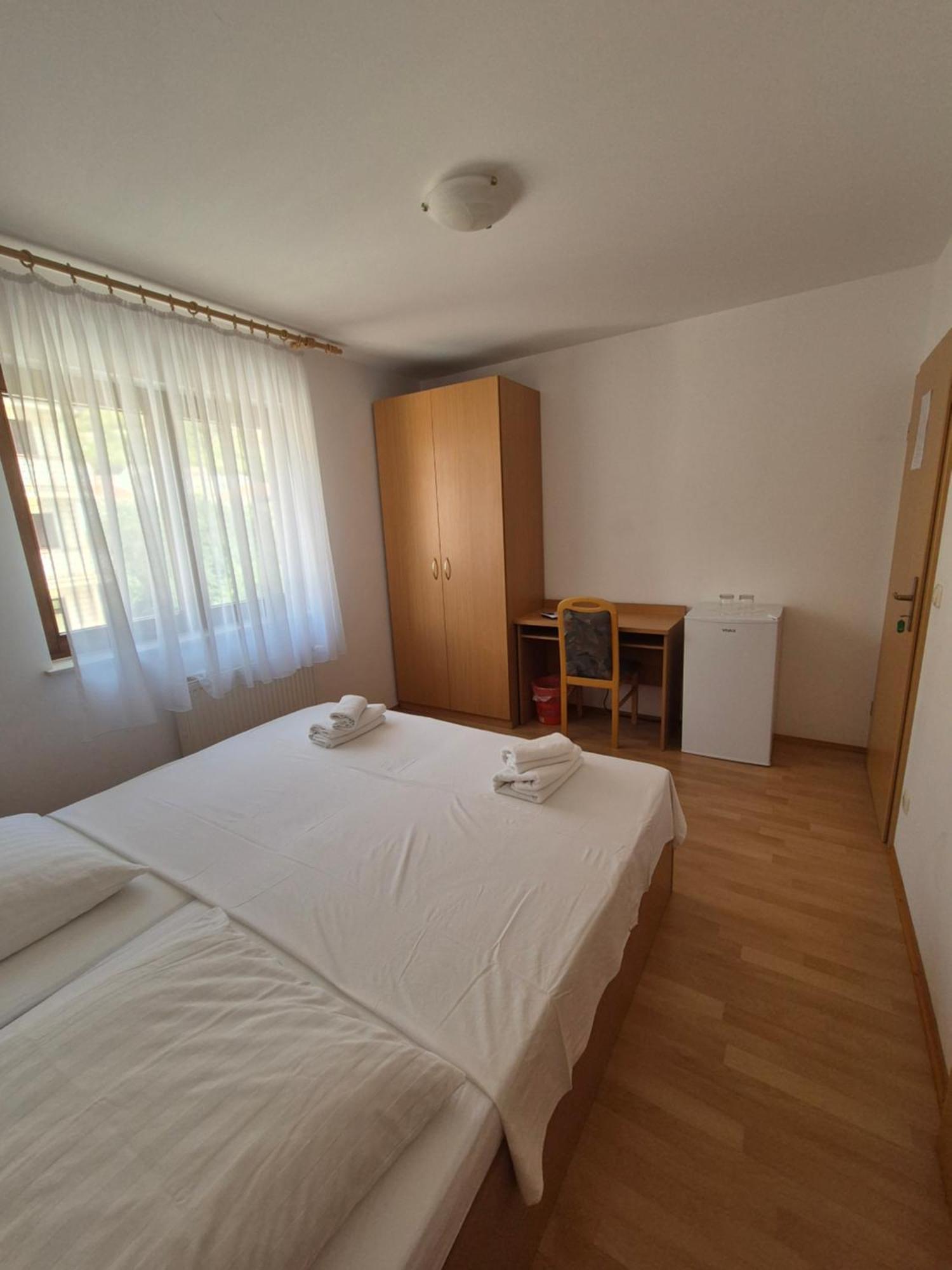 Apartments And Rooms Mamic Dugi Rat Ngoại thất bức ảnh