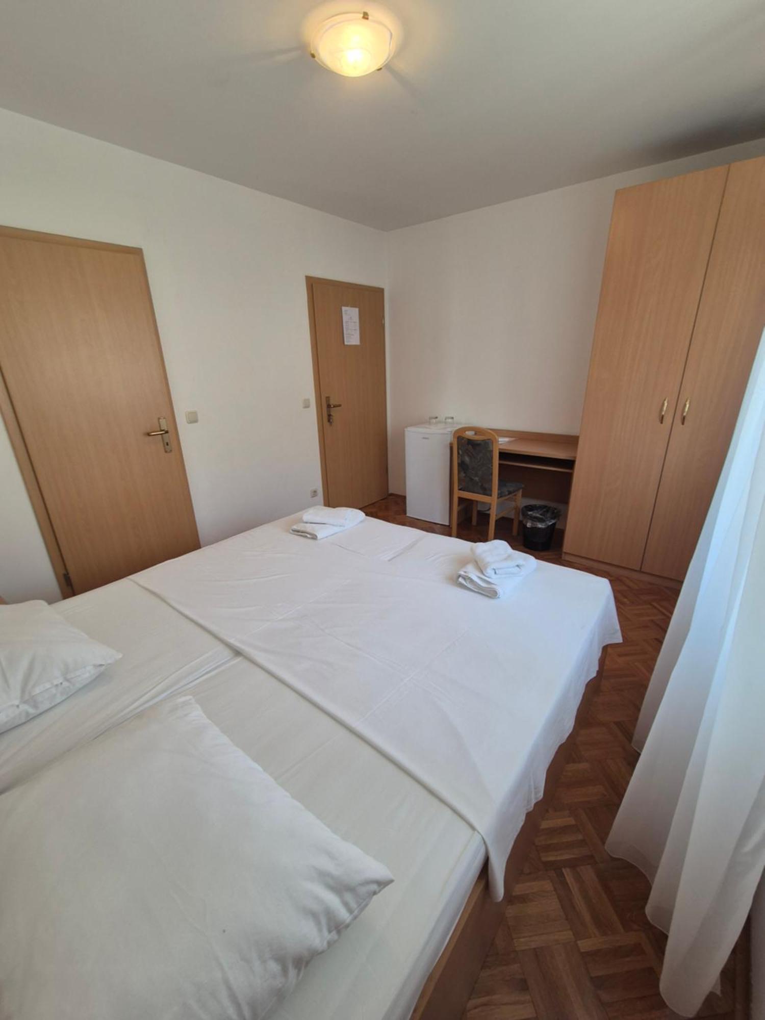 Apartments And Rooms Mamic Dugi Rat Ngoại thất bức ảnh