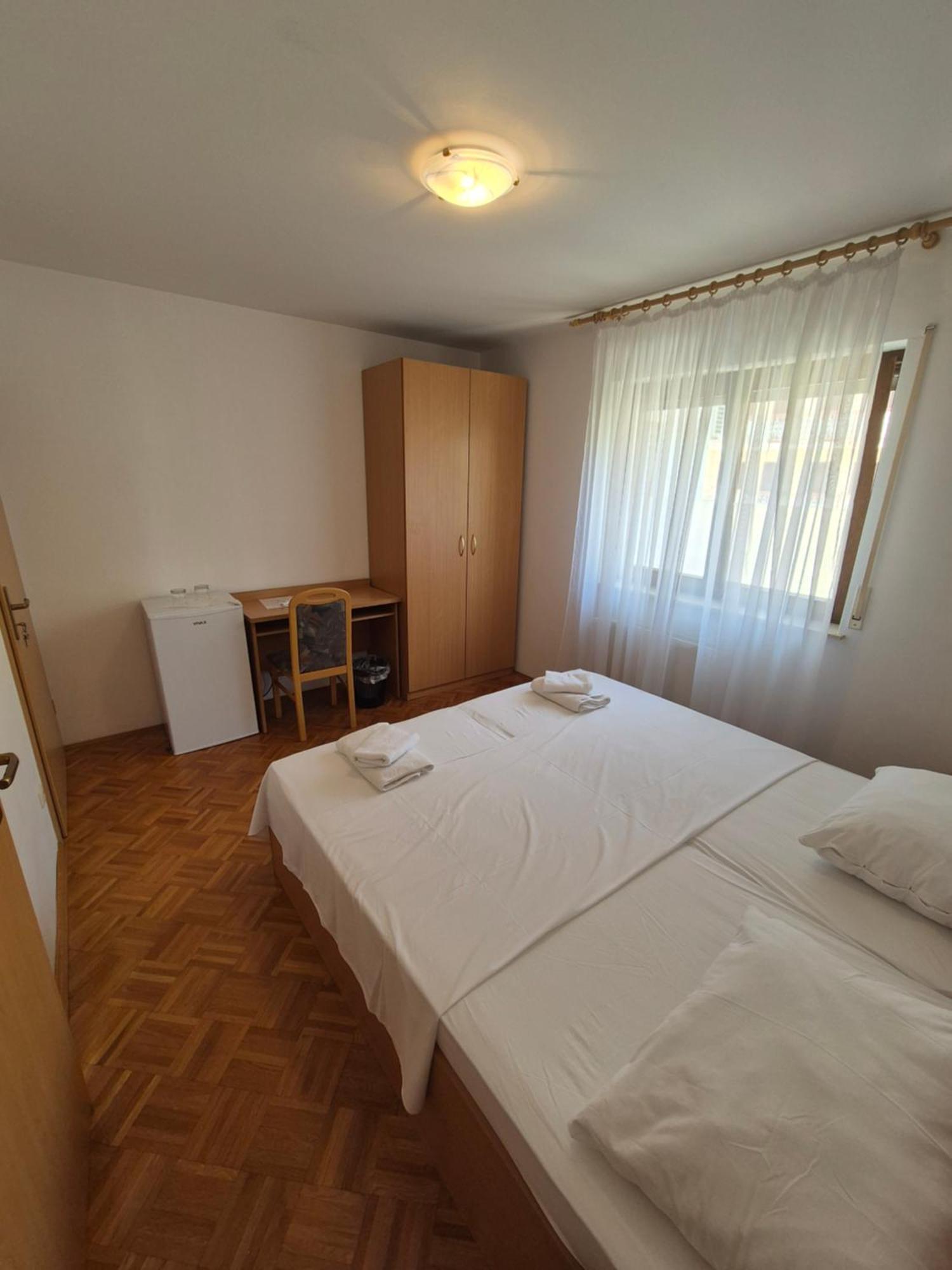 Apartments And Rooms Mamic Dugi Rat Ngoại thất bức ảnh