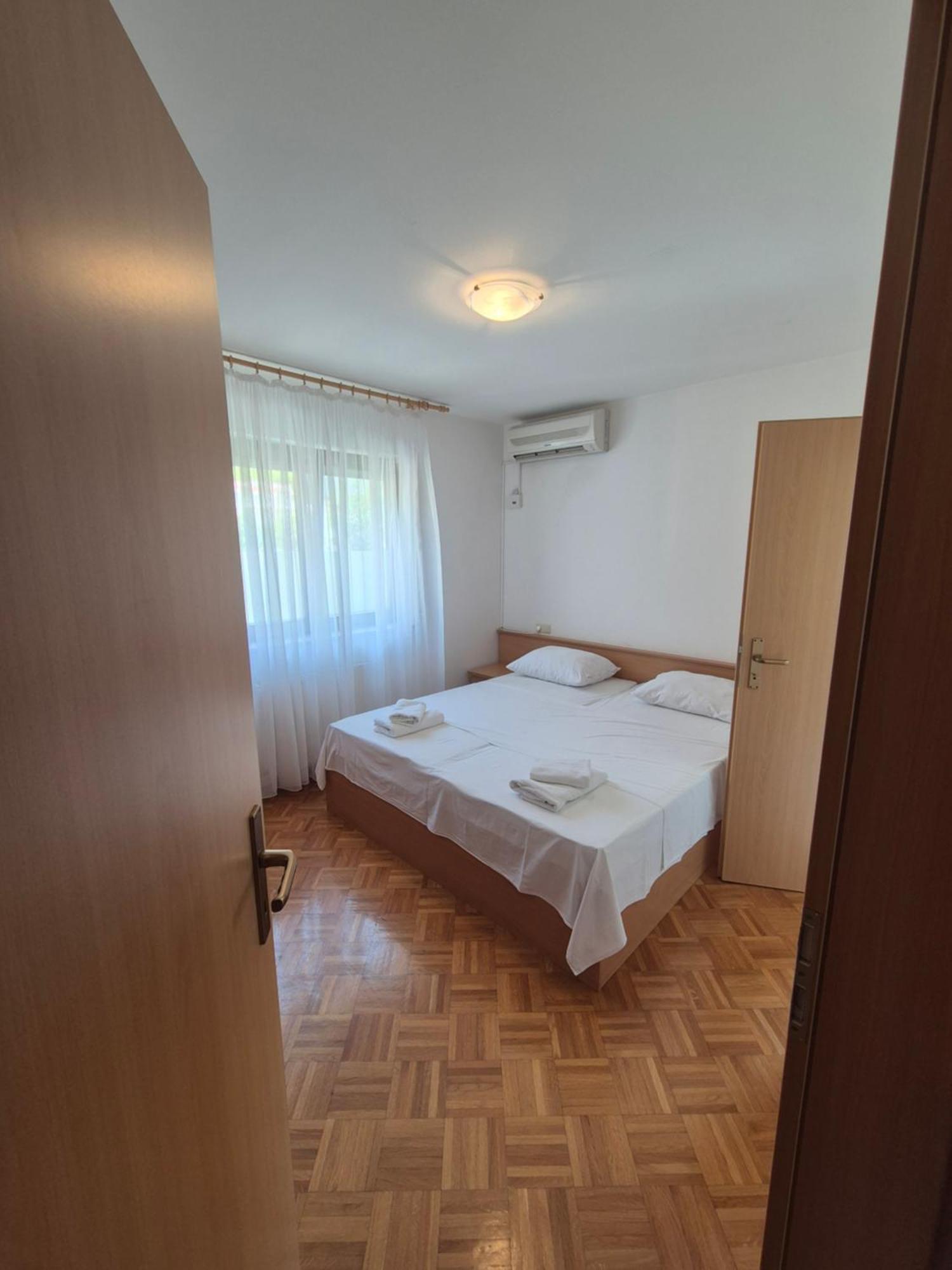 Apartments And Rooms Mamic Dugi Rat Ngoại thất bức ảnh
