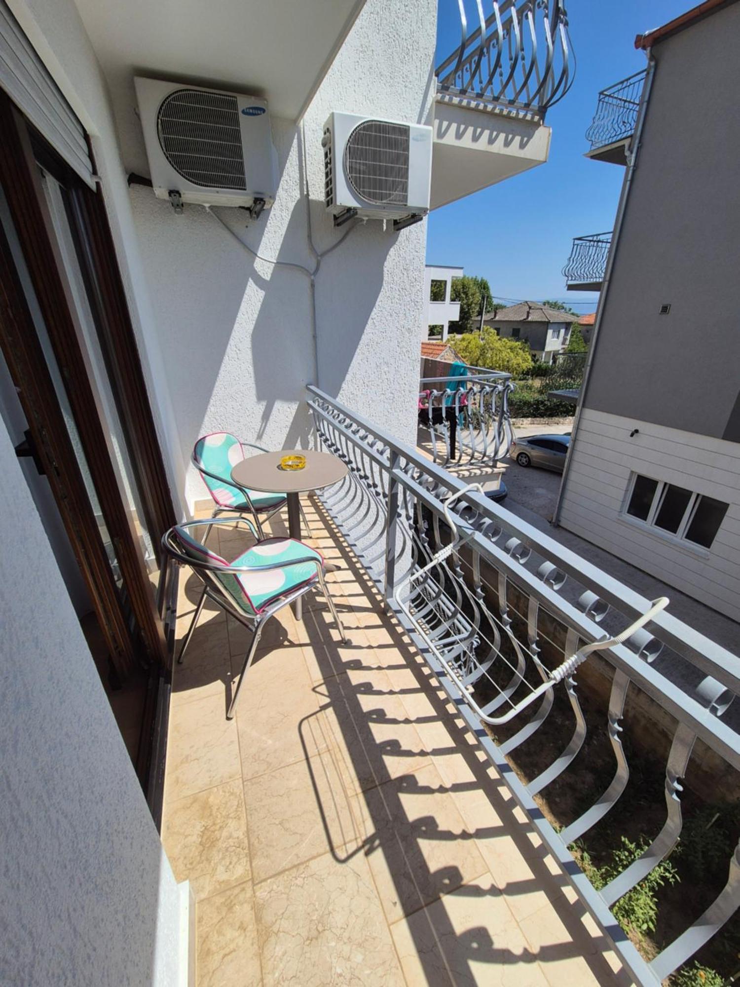 Apartments And Rooms Mamic Dugi Rat Ngoại thất bức ảnh