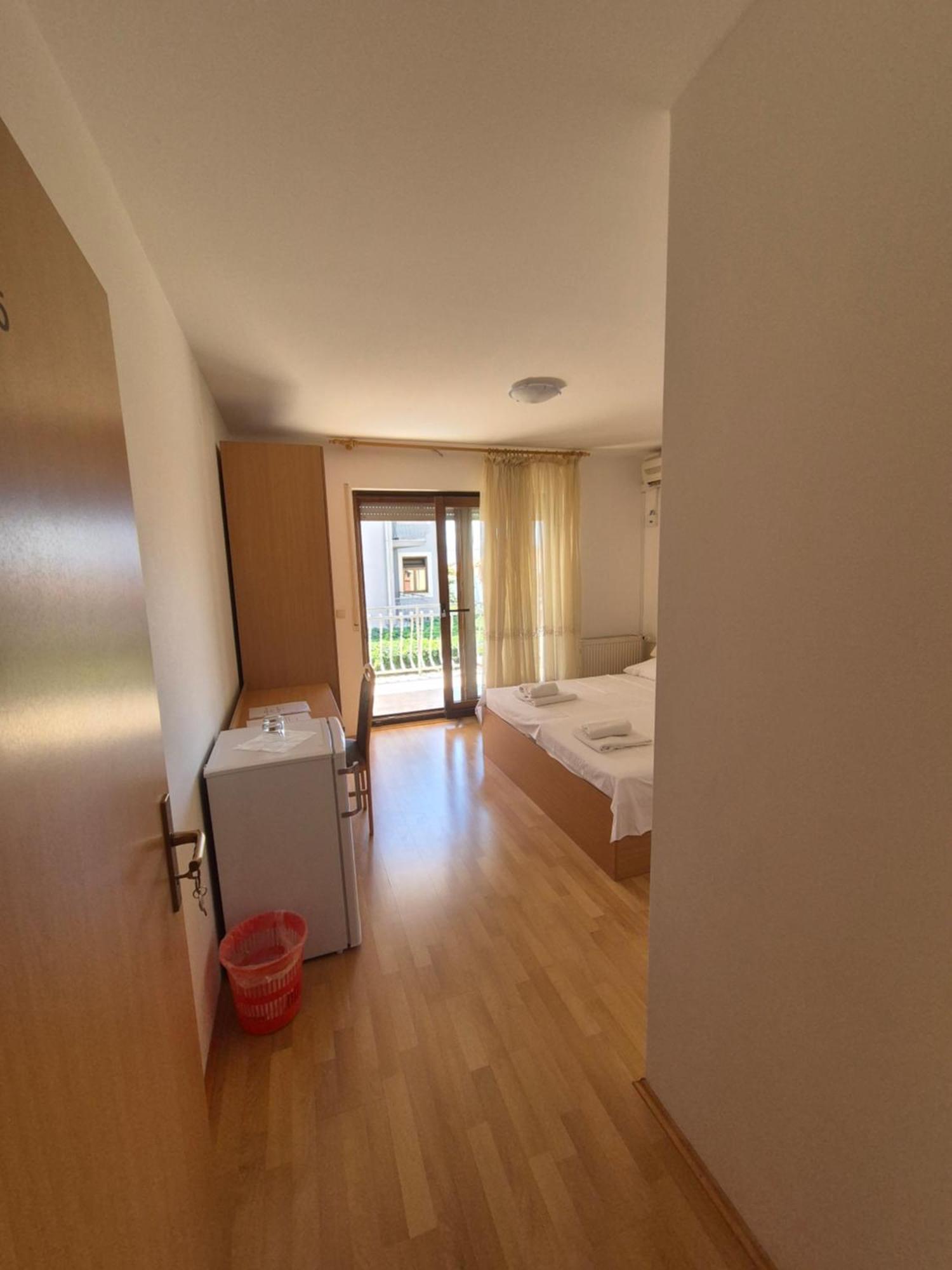 Apartments And Rooms Mamic Dugi Rat Ngoại thất bức ảnh