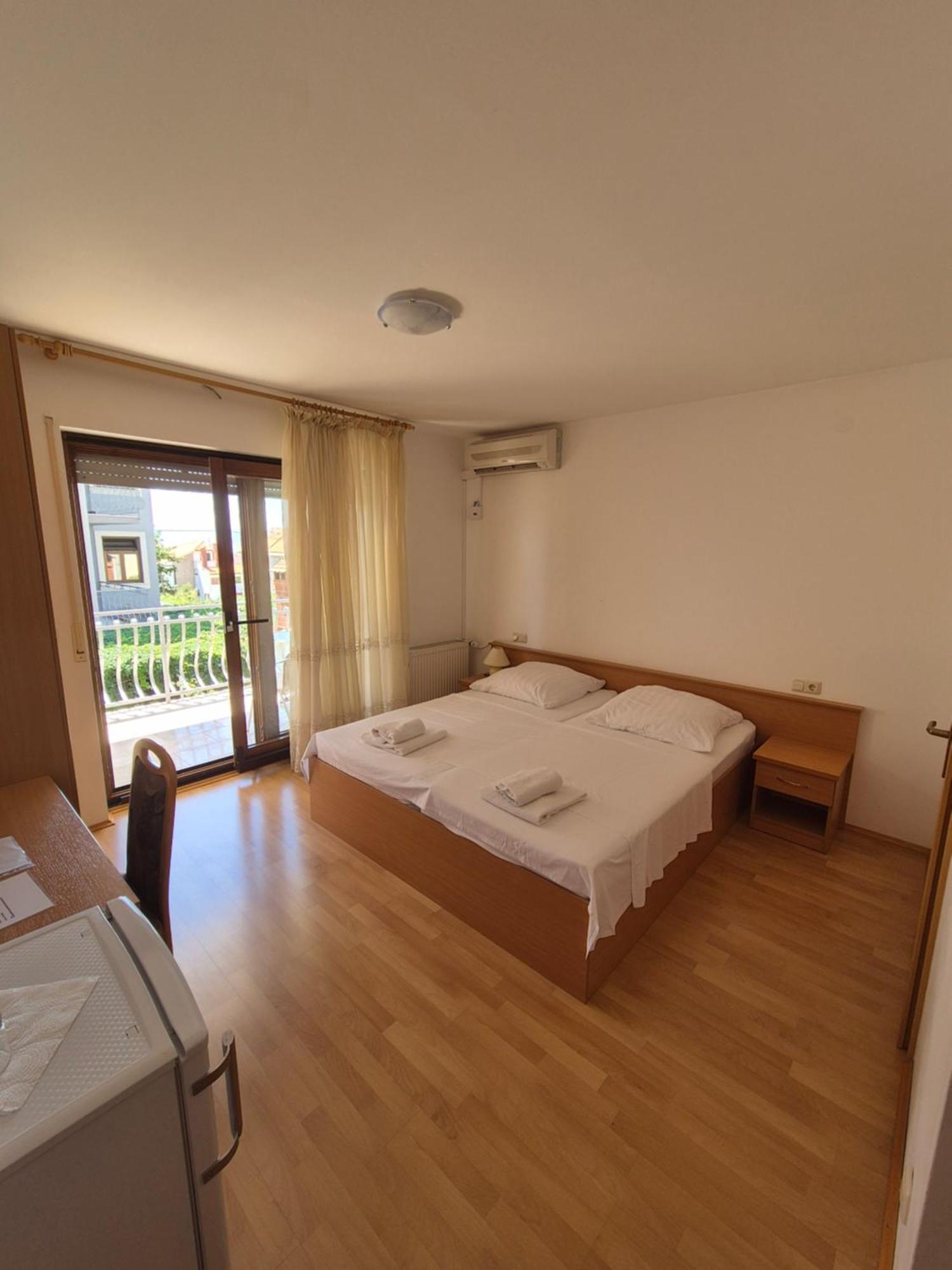 Apartments And Rooms Mamic Dugi Rat Ngoại thất bức ảnh