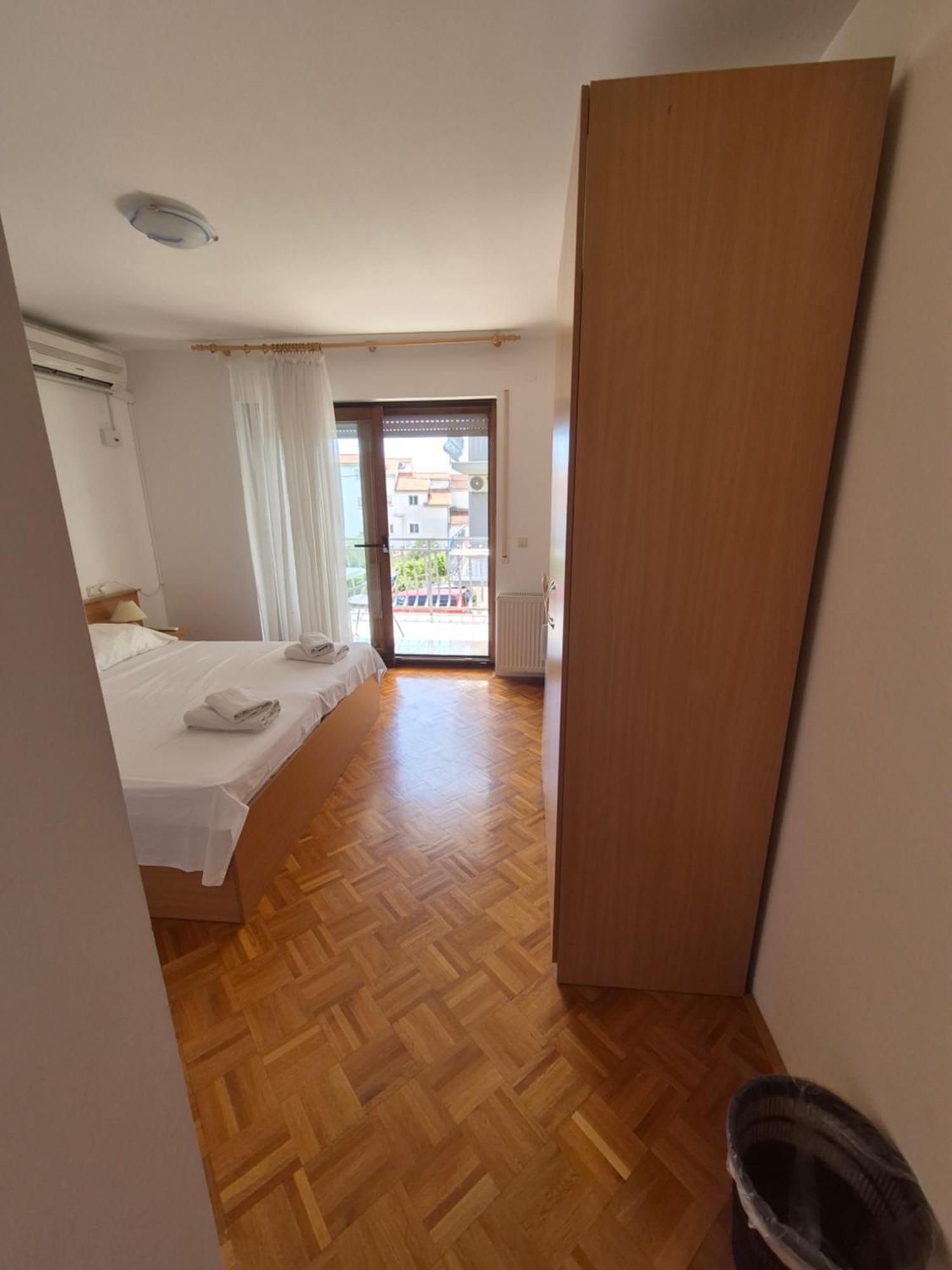 Apartments And Rooms Mamic Dugi Rat Ngoại thất bức ảnh