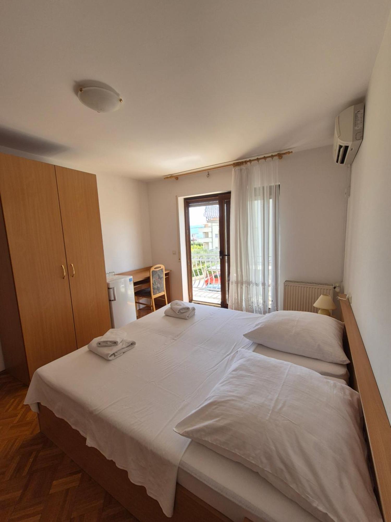 Apartments And Rooms Mamic Dugi Rat Ngoại thất bức ảnh