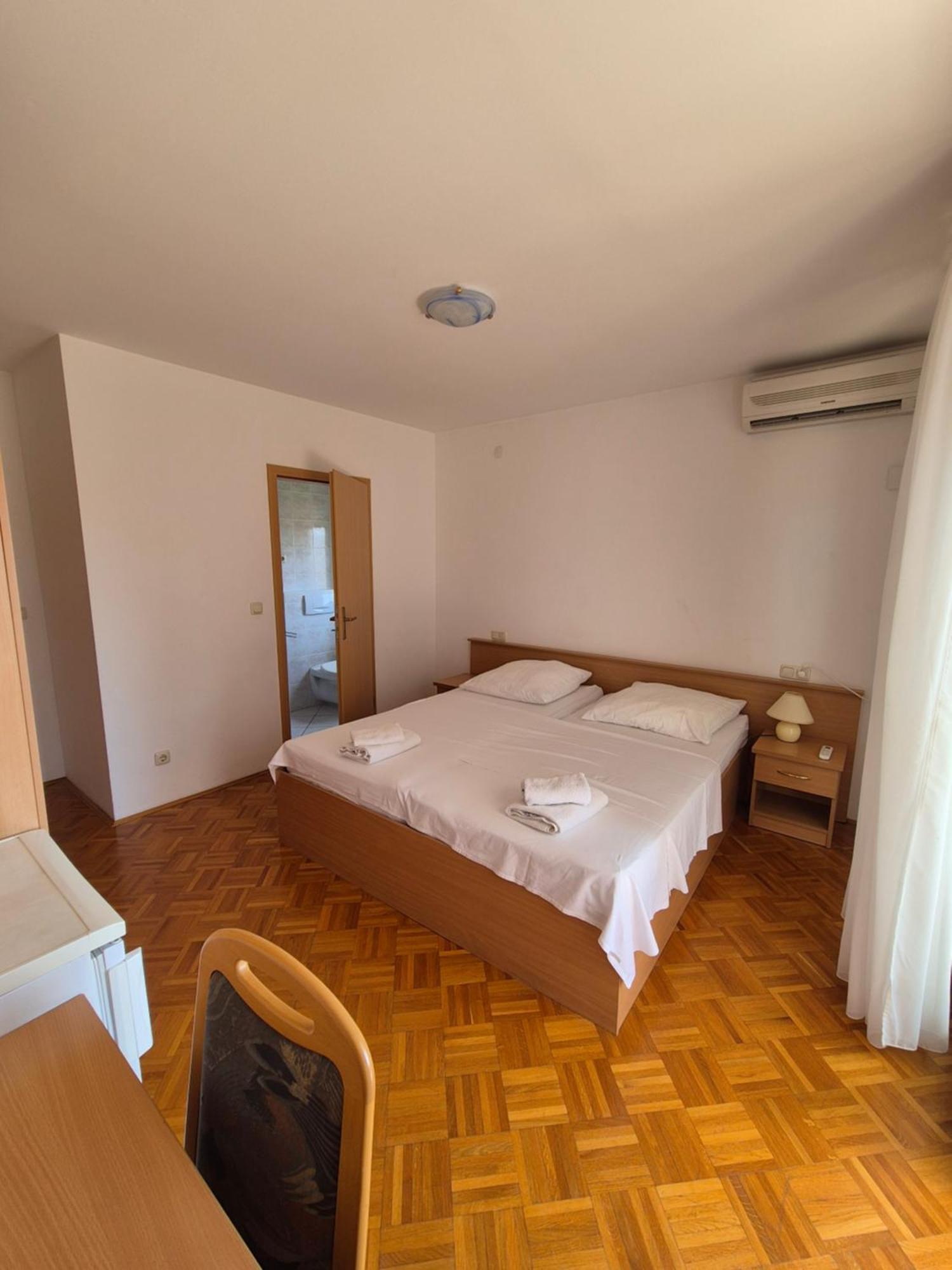 Apartments And Rooms Mamic Dugi Rat Ngoại thất bức ảnh