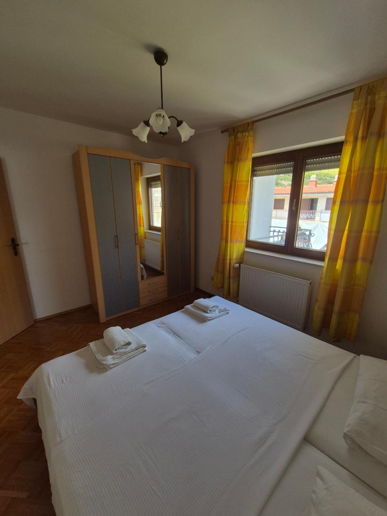 Apartments And Rooms Mamic Dugi Rat Ngoại thất bức ảnh