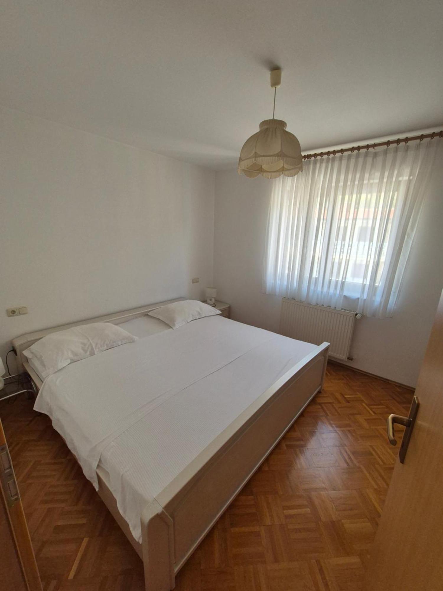 Apartments And Rooms Mamic Dugi Rat Ngoại thất bức ảnh