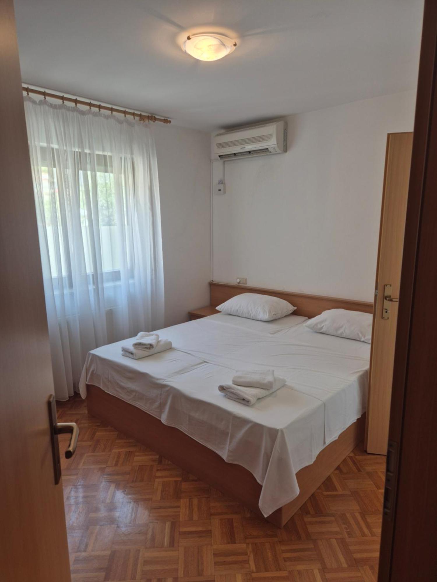 Apartments And Rooms Mamic Dugi Rat Ngoại thất bức ảnh