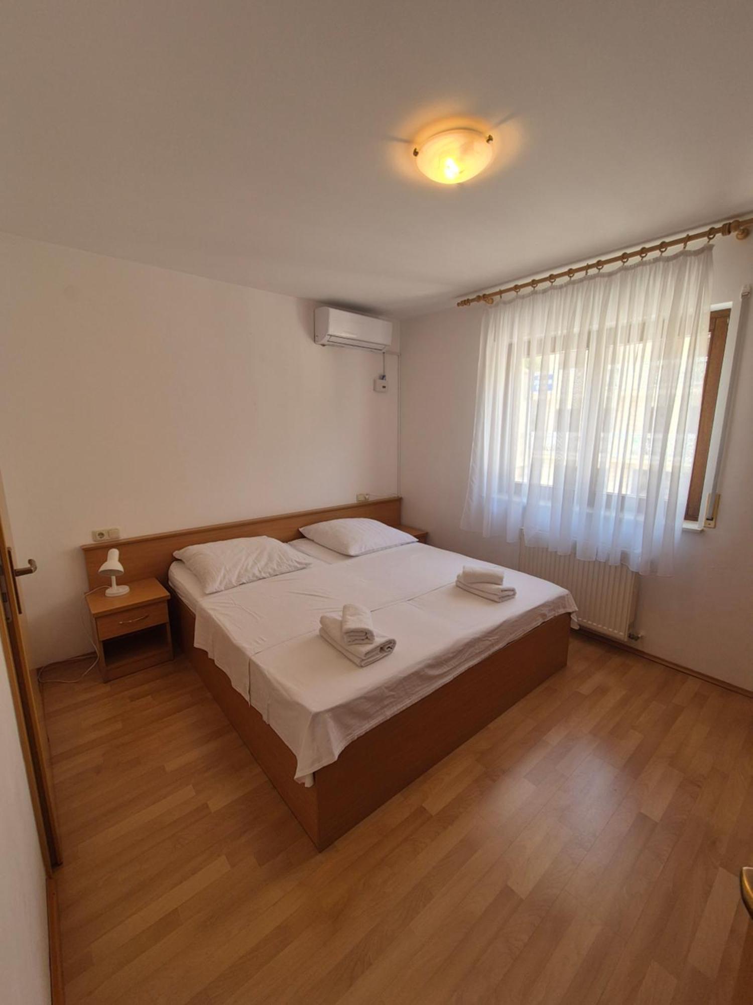 Apartments And Rooms Mamic Dugi Rat Ngoại thất bức ảnh